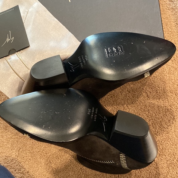 Giuseppe Zanotti Guns Blaze booties w/zipper detail in blk suede size 36.5 / 6 - Picture 4 of 10